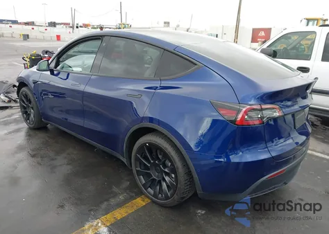 2022 Tesla Model Y Long Range Dual Motor All-Wheel Drive z USA, uszkodzony, nr VIN 7SAYGAEE4NF538480